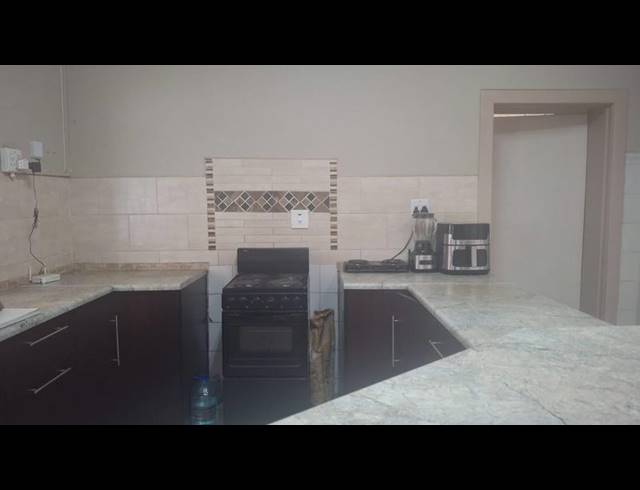 4 BEDROOM HOUSE FOR SALE IN KENILWORTH